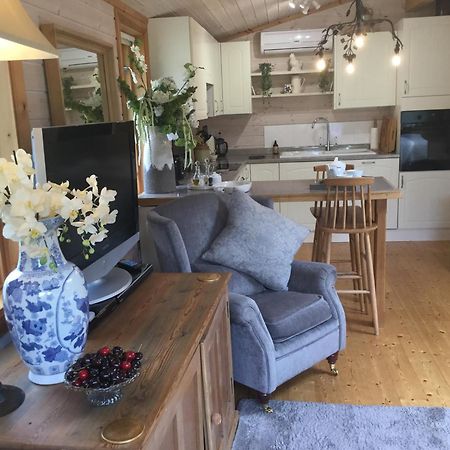 The Lodge - Luxury Lodge With Super King Size Bed, Kitchen & Shower Room Hurstpierpoint Kültér fotó