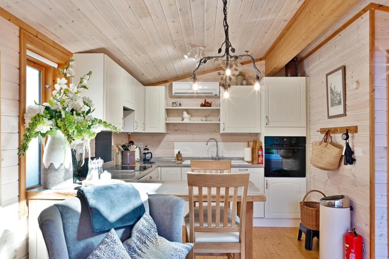 The Lodge - Luxury Lodge With Super King Size Bed, Kitchen & Shower Room Hurstpierpoint Kültér fotó