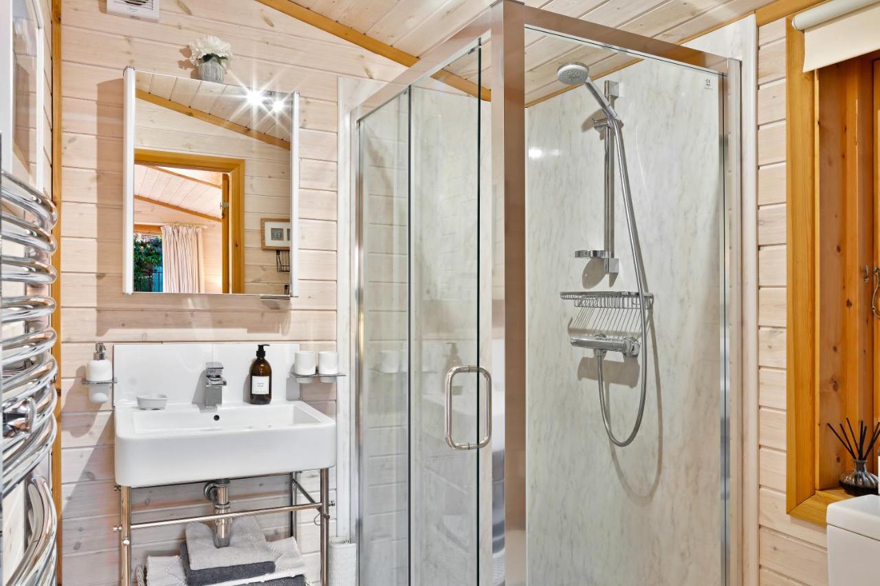The Lodge - Luxury Lodge With Super King Size Bed, Kitchen & Shower Room Hurstpierpoint Kültér fotó
